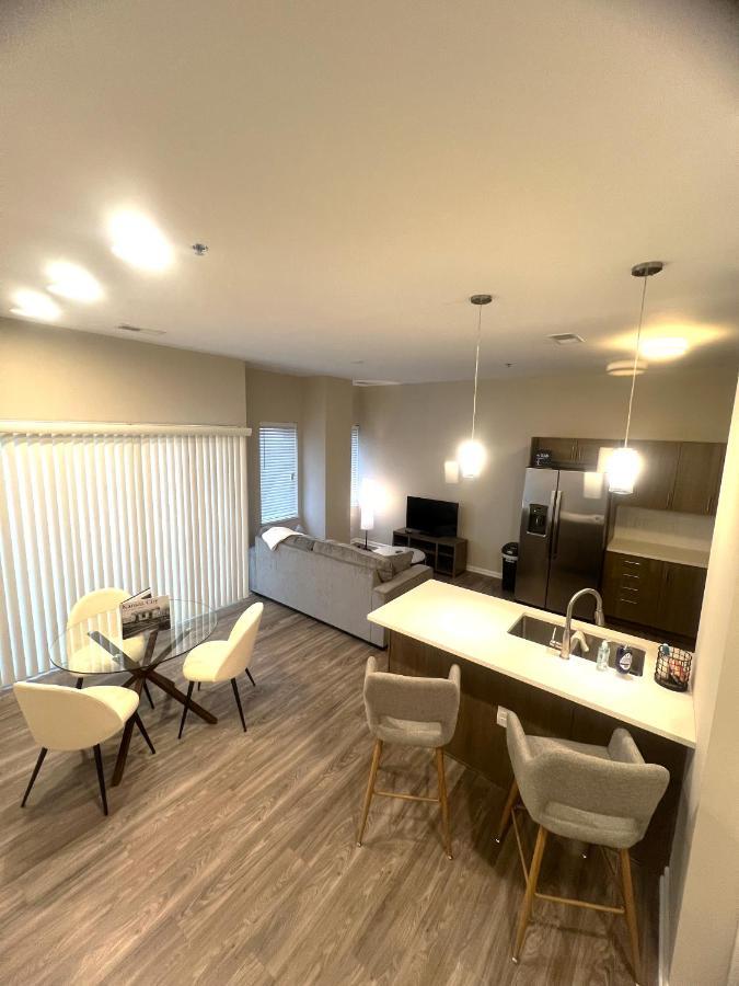 End Of Summer Deals!! Modern 2 Bed 1 Bedroom In Heart Of Midtown Kansas City! ภายนอก รูปภาพ